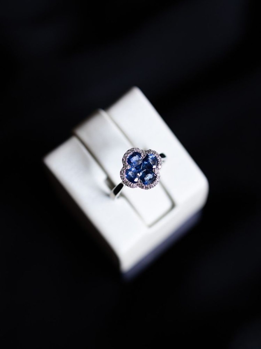 Sieraden Veerman Juwelen Collection | Witgouden Bloemring Met Briljant En Saffier 0,16Crt.